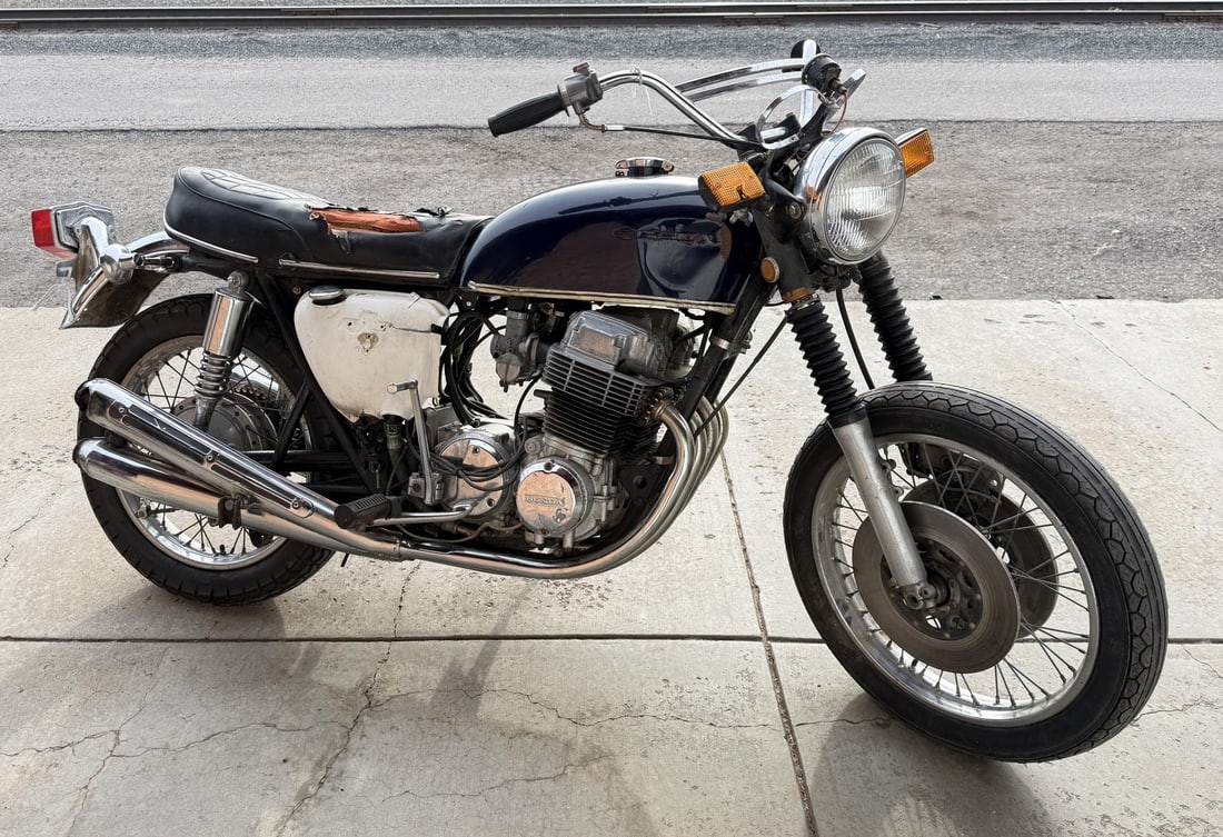 1971 Honda CB750 Motorcycle: Barn Find. Has compression. Sold for parts/repair with title.
