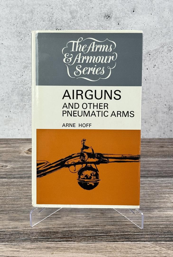 Airguns and Other Pneumatic Arms: Arne Hoff. 1972