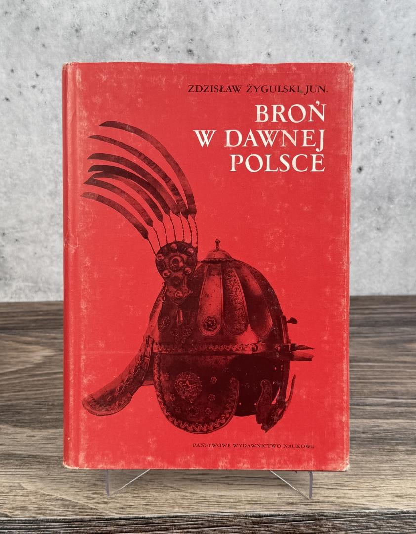 Weapons in Old Poland: Against the Background of Weaponry in Europe and the Middle East. Bron w dawnej Polsce Na tle uzbrojenia Europy i Bliskiego Wschodu. Zdzislaw Zygulski Jun, 1975.