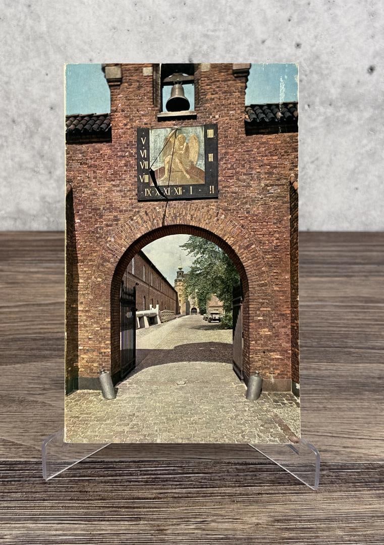 The Royal Danish Arsenal Museum: Illustrated Guide to the Permanent Exhibition. 1962