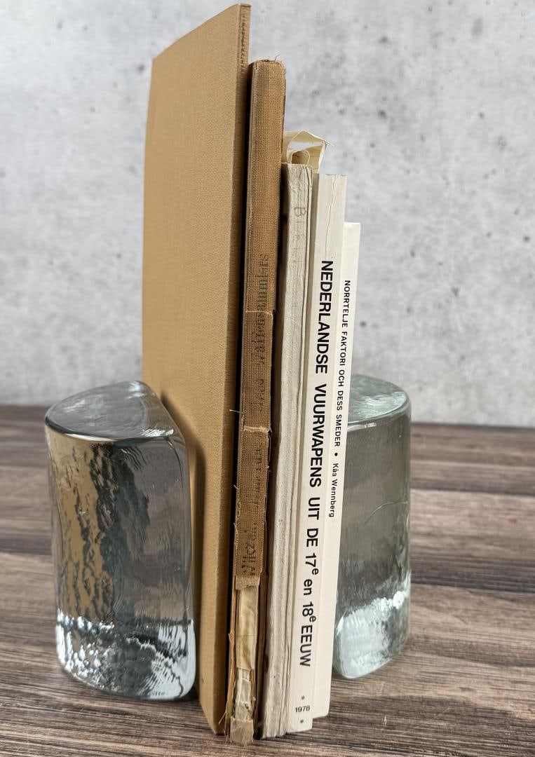 Collection of European Historic Firearms Books: Nice grouping. includes a catalog of historical and artistic arms from the Central Armory in Florence, Italy, published in 1970. Another is a catalog of the Blell Waffensammlung from Zeulenroda, cover