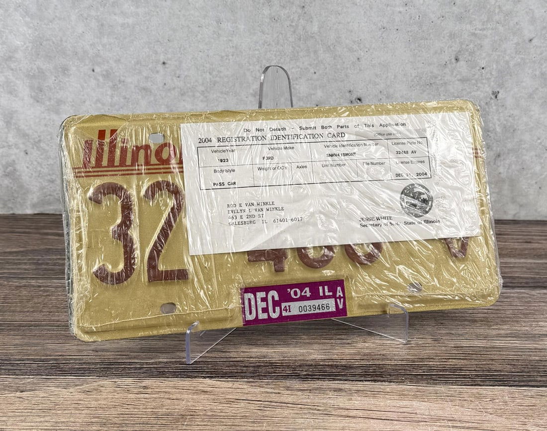 Sealed 2004 Illinois License Plates: Sealed with registration.