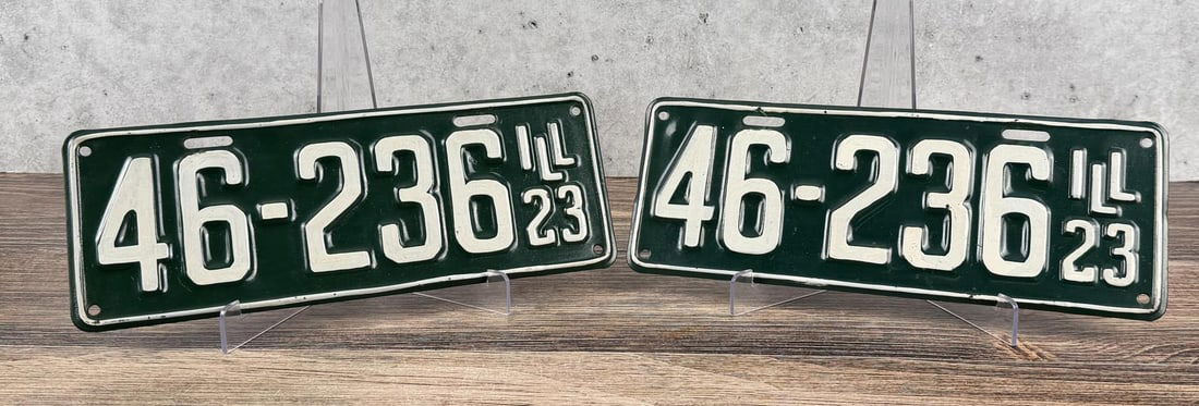 1923 Illinois License Plate Pair: Nice matched set.