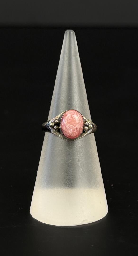 Sterling Silver Rhodonite Ring: 3.35 grams. Size 7