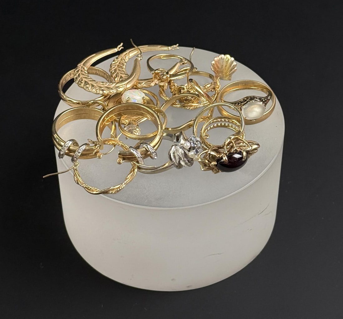 Collection of 14k Gold Jewelry: 47.61 grams. Lot requires payment via non credit card only.