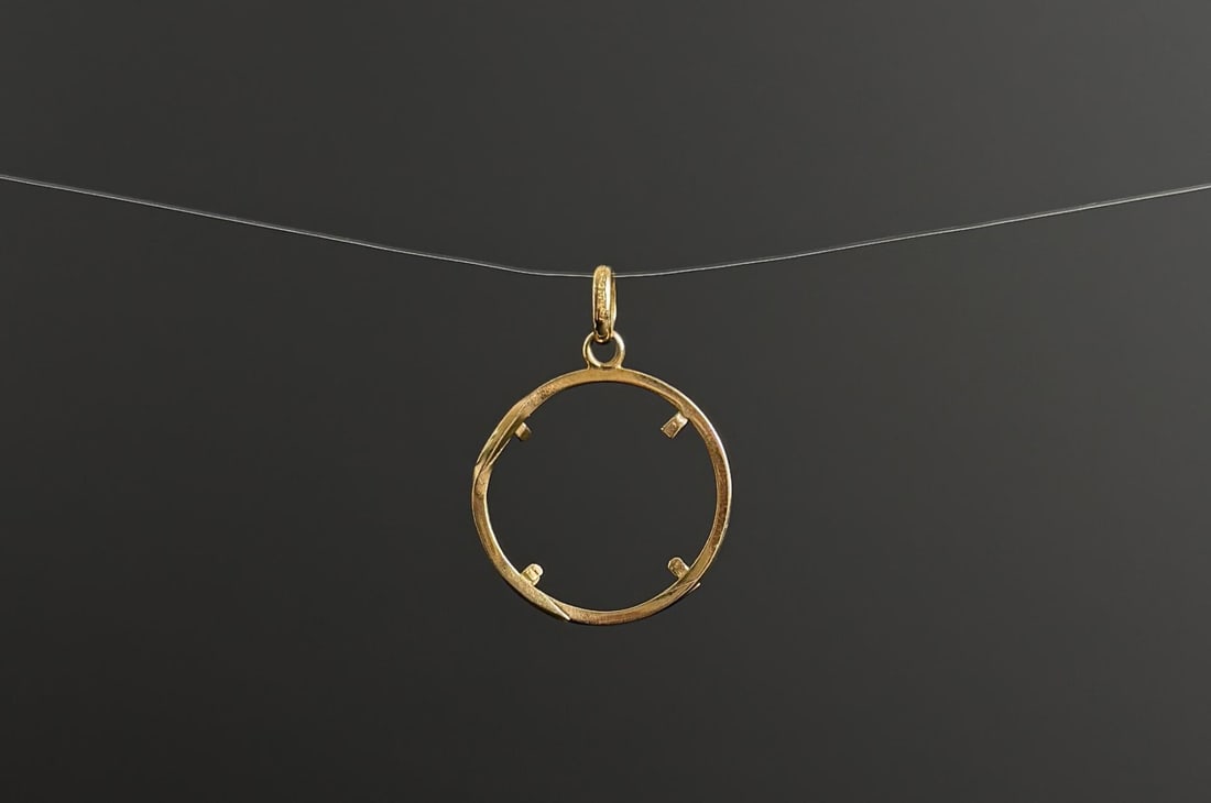 18k Gold 20 Franc Coin Bezel Pendant: 2.8 grams. Lot requires payment via non credit card only.