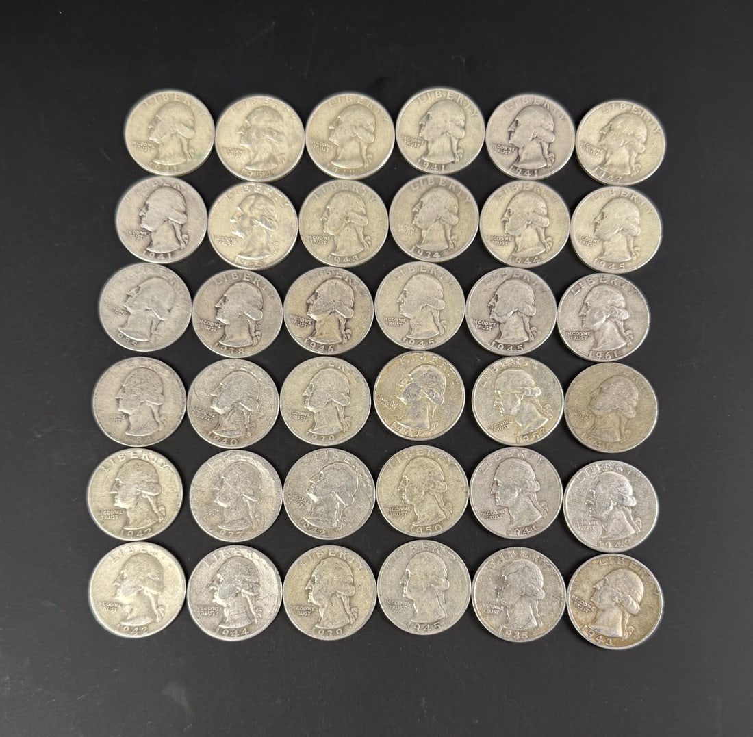 Collection of 36 Silver Quarters: Lot requires payment via non credit card only.