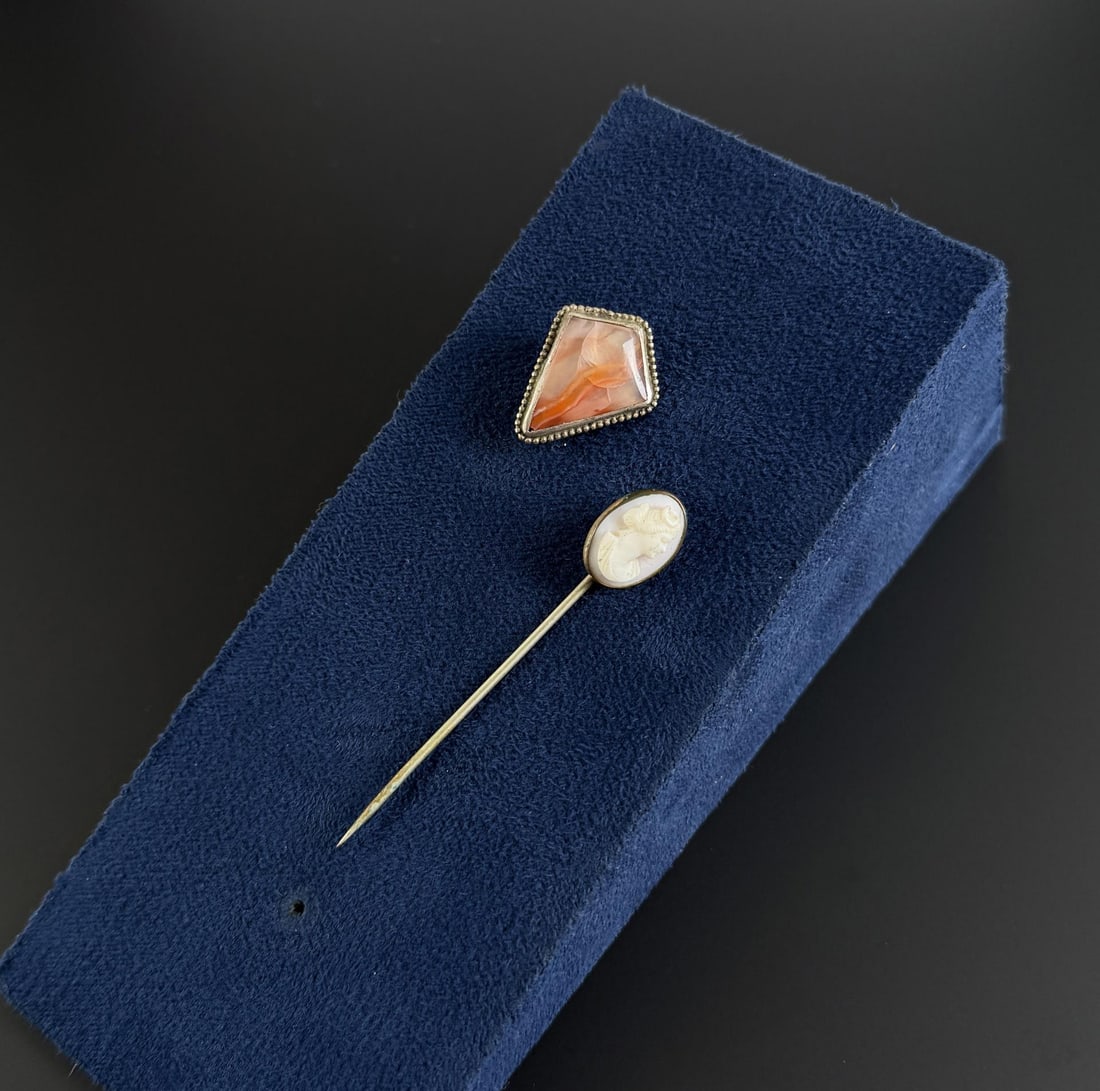 Victorian Agate Brooch and Cameo Stickpin: Nice grouping.
