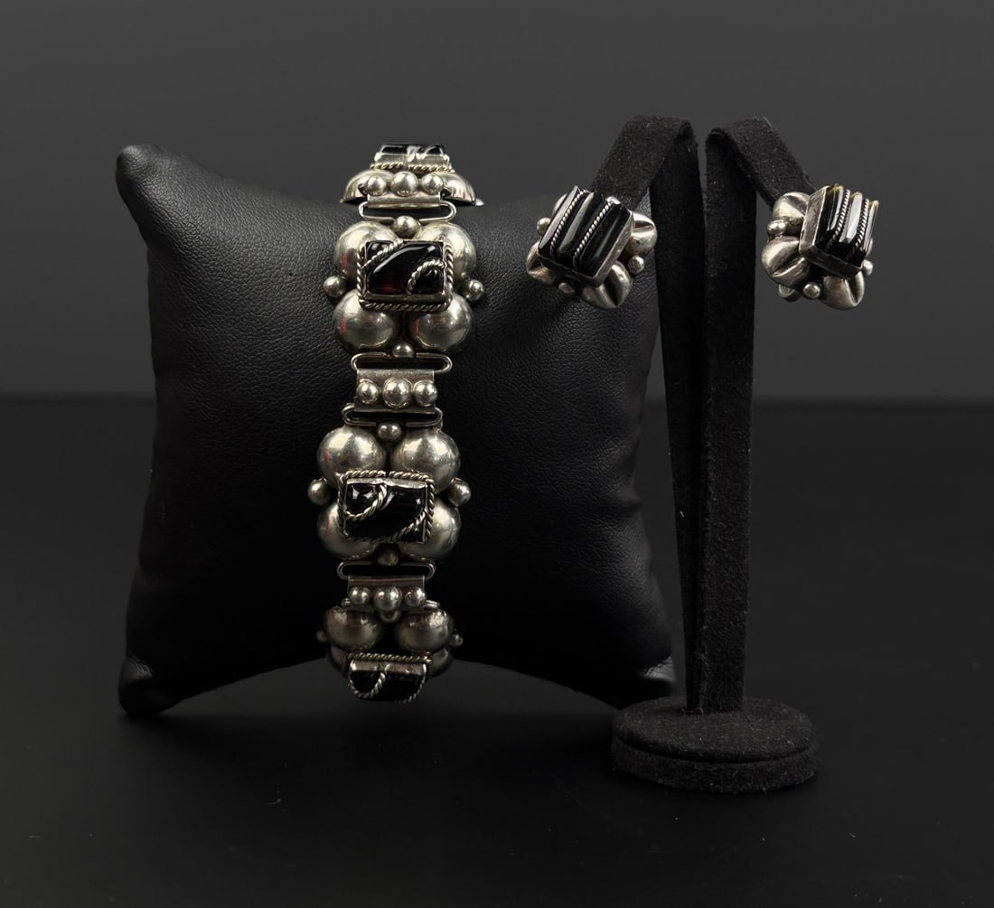 Taxco Mexico Sterling Silver Jewelry Suite: 52.55 grams.