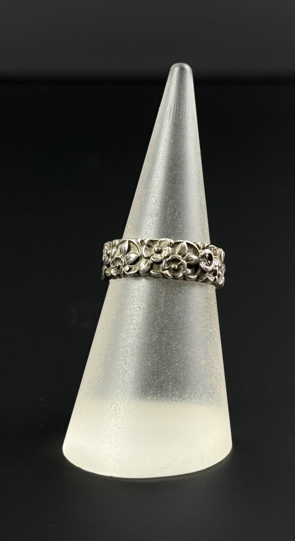 Uncas Forget Me Not Sterling Silver Ring (1 of 5)