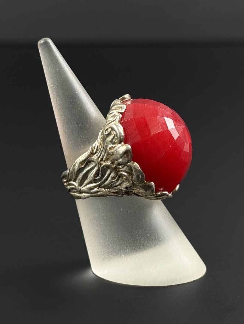 Sterling Silver Faceted Red Onyx Ring: 25.07 grams. Size 8