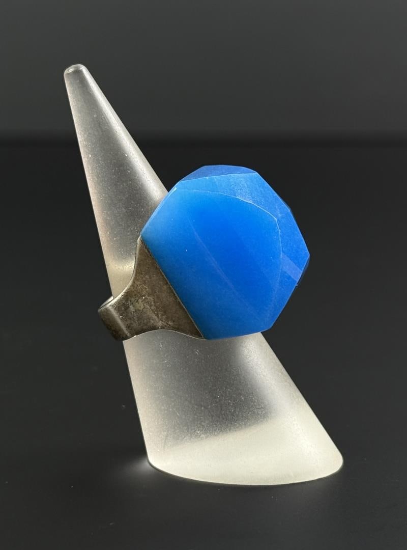 Sterling Silver Faceted Blue Ring: 23.5 grams. Size 8