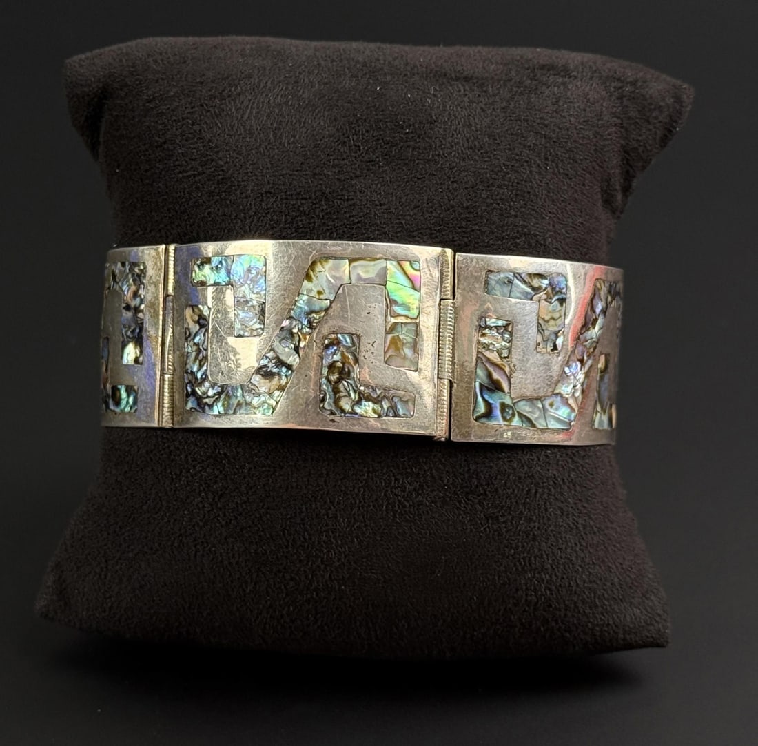 Taxco Mexico Sterling Abalone Bracelet: 27.03 grams. 7" long open.