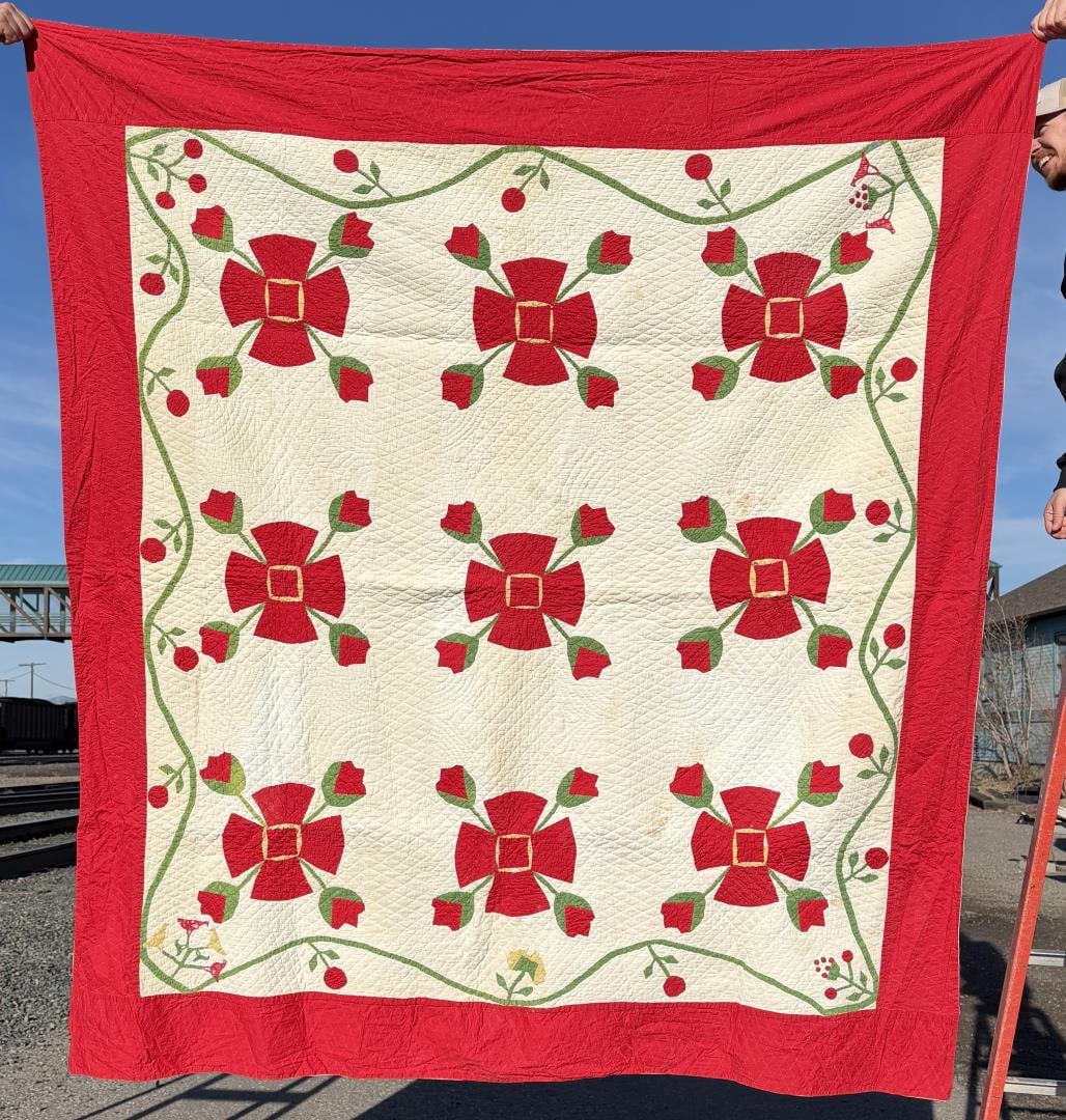 1870s Civil War Era Presidents Wreath Quilt: 76 1/2" by 82 1/2".