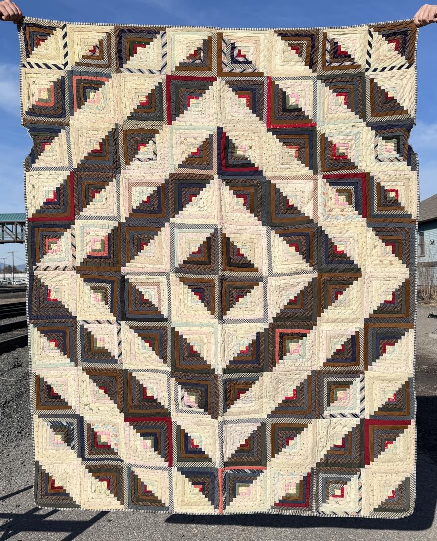 1880s Pennsylvania Log Cabin Barn Raising Quilt (1 of 8)