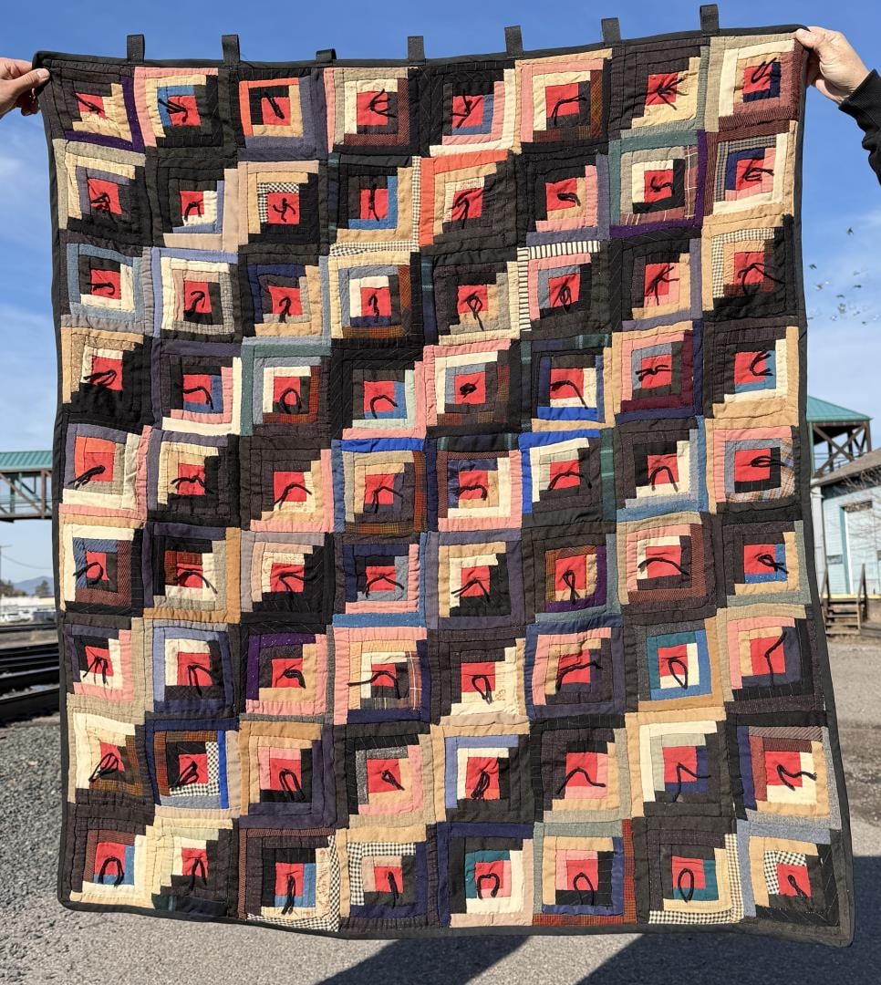 Pennsylvania Log Cabin Straight Furrow Quilt: 44 1/2" by 51"