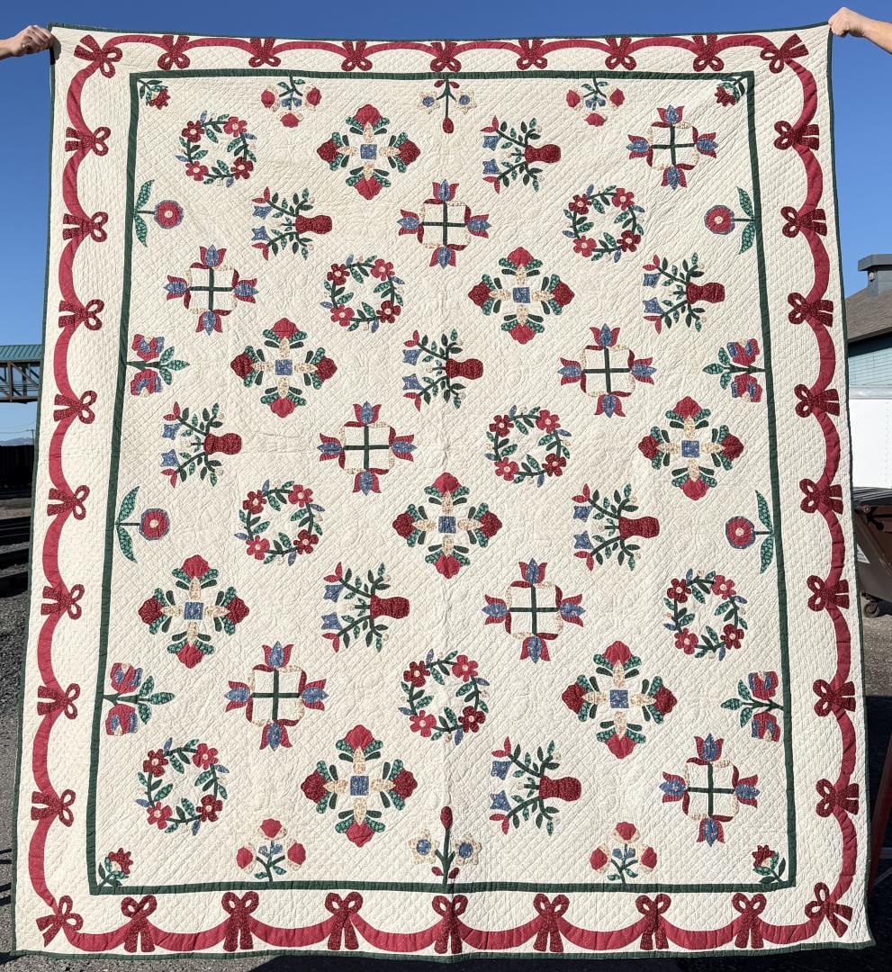 Baltimore Album Applique Quilt: 88" by 97".