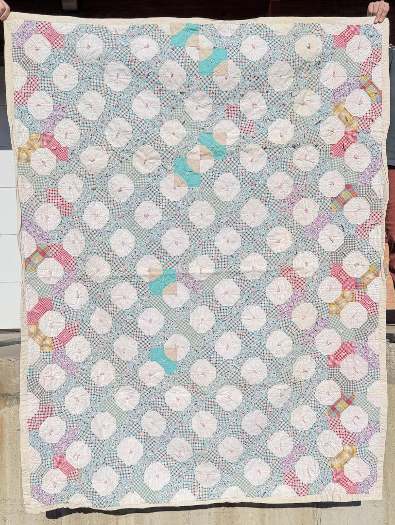1920s Pennsylvania Snowball Quilt: 62 1/2" by 80".