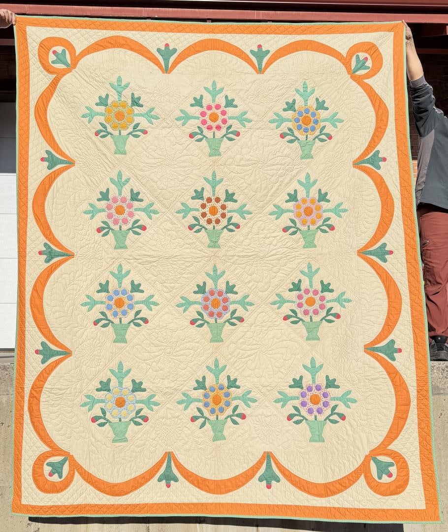 1920s Seth Thomas Rose Quilt: 84" by 105 1/2".