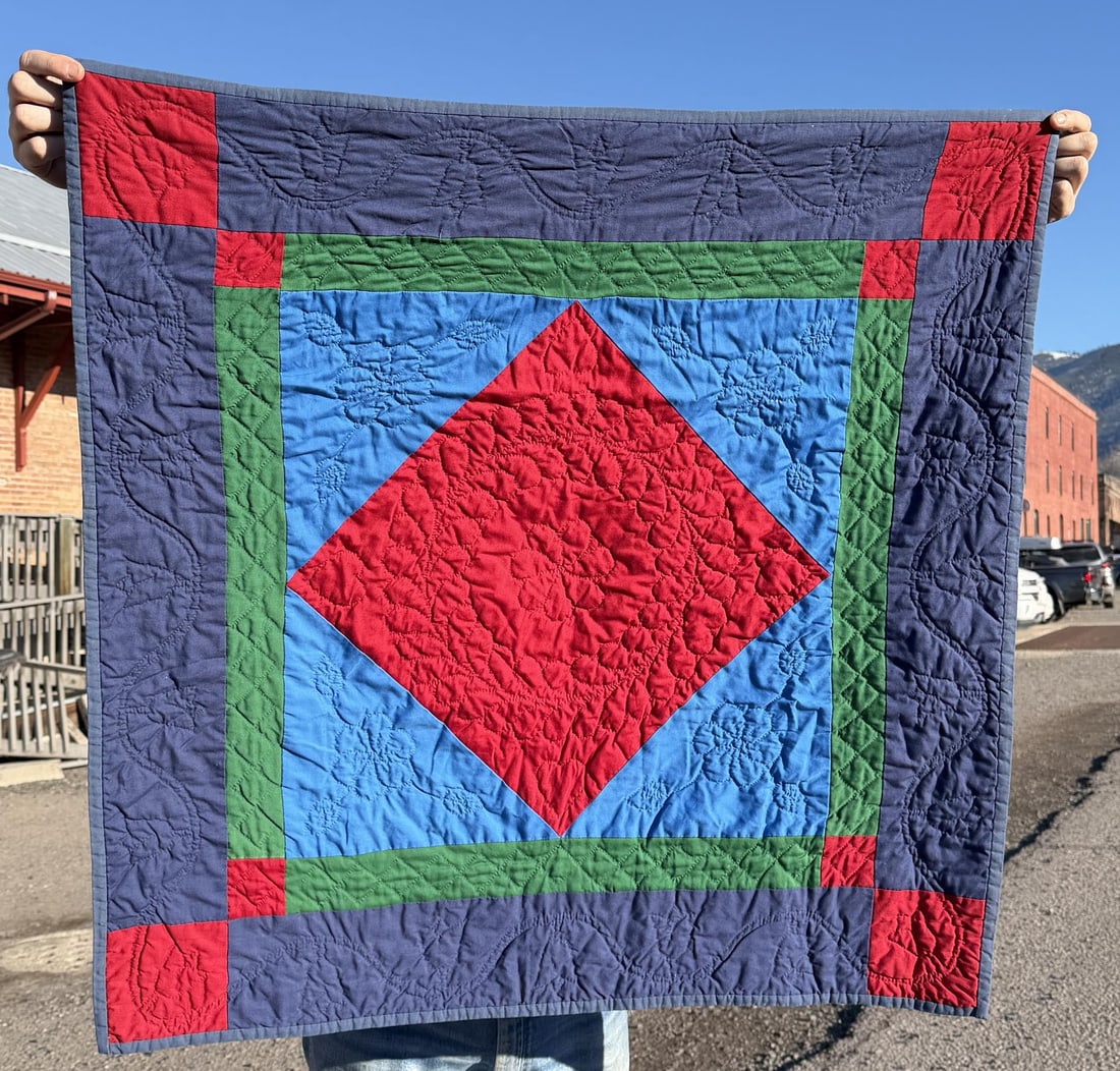 Pennsylvania Amish Dowry Diamond Quilt: 36 1/2" by 38"