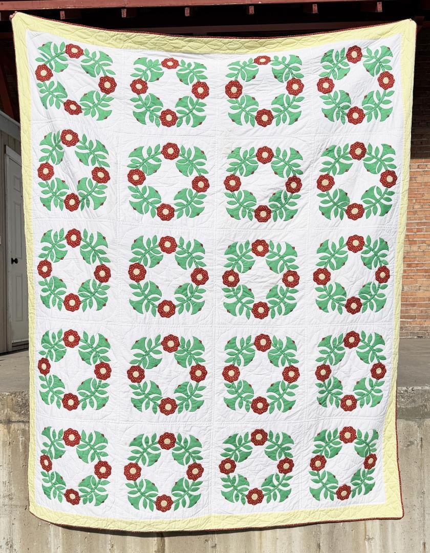 1940s Pennsylvania Amish Whig Rose Quilt: 88" by 113"