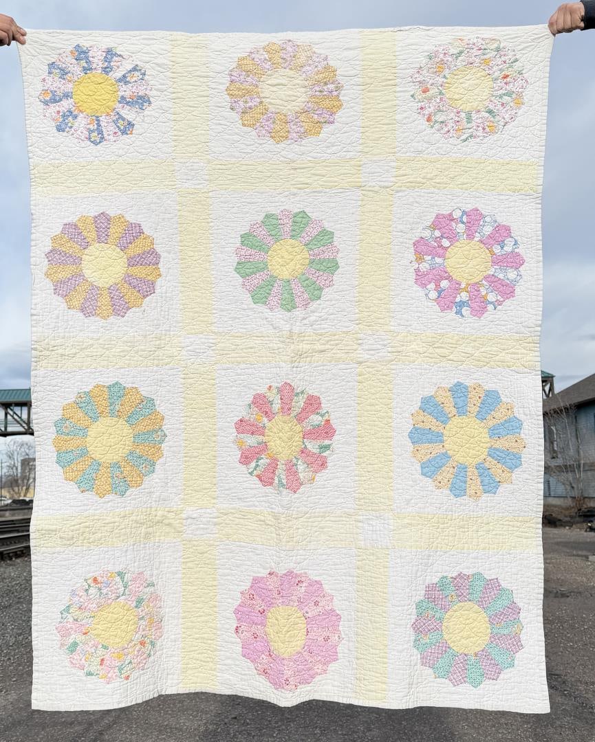 Antique Dresden Plate Quilt: 48" by 64 1/2"