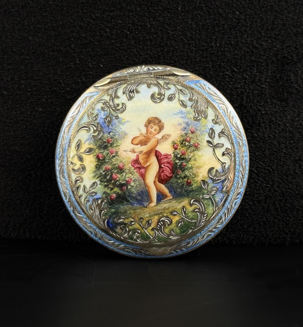 Victorian Sterling Silver Guilloche Enamel Compact: 2 1/4" diameter. 55.28 grams.