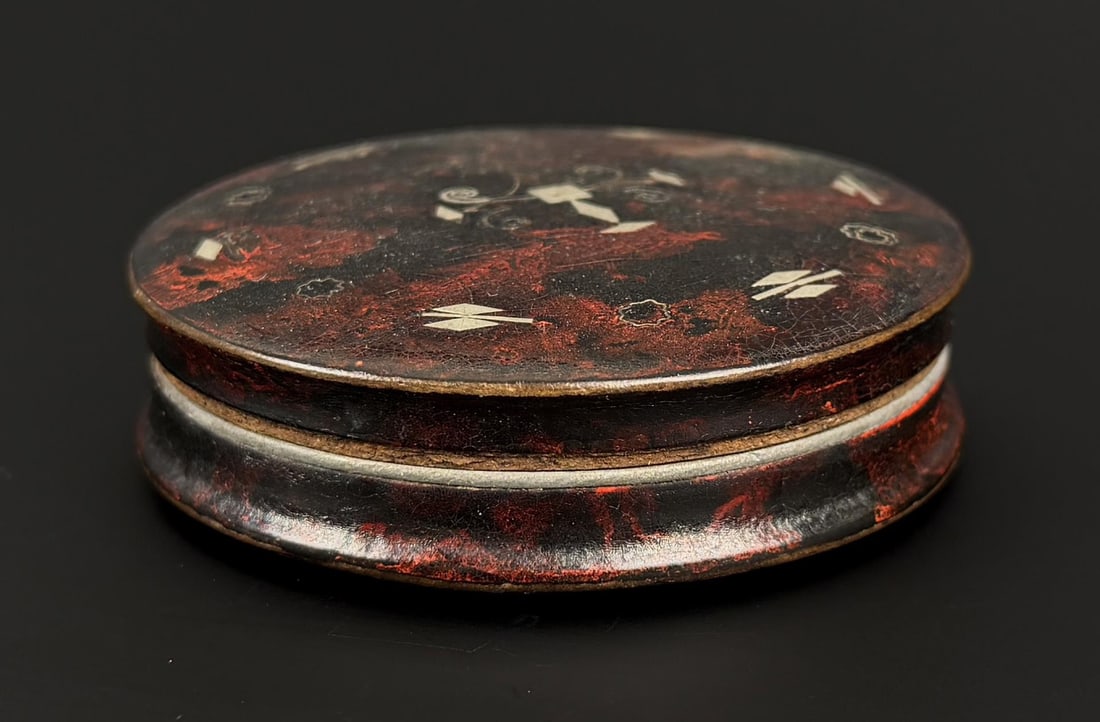Antique Lacquer Snuff Box - 2