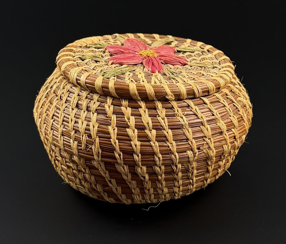 Coushatta Pine Needle Indian Basket (1 of 4)