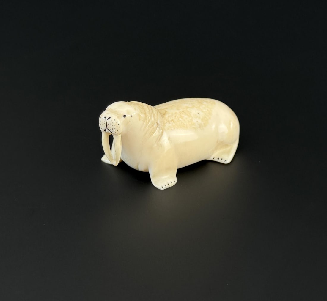 Alaskan Inuit Eskimo Ivory Carved Walrus (1 of 7)