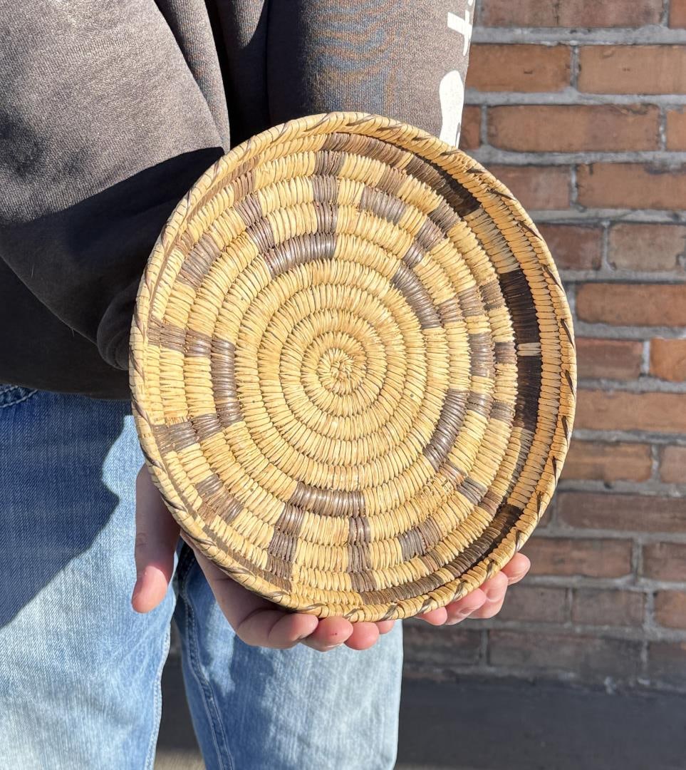 Papago Native American Indian Basket: 9 1/2" diameter, 1 1/2" tall.