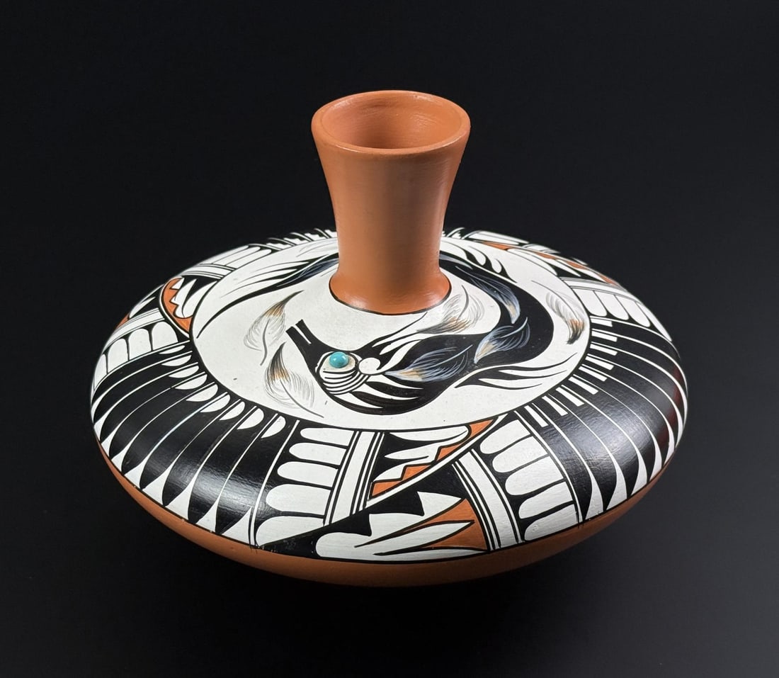 Vangie Tafoya Jemez Pueblo Indian Pot: 7 1/4" diameter, 5 1/2" tall