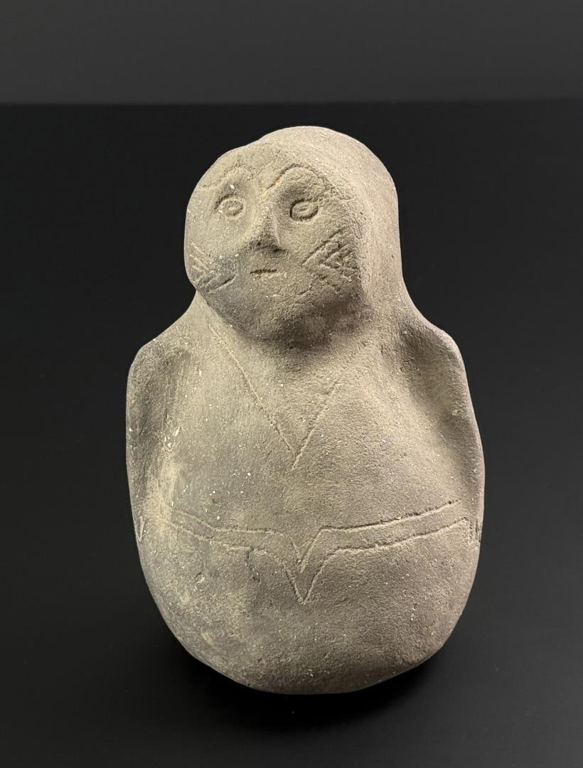 Mississippian Pottery Moundville Effigy Pot: 6" tall, 3 5/8" diameter. Appears to be contemporary rather than ancient.