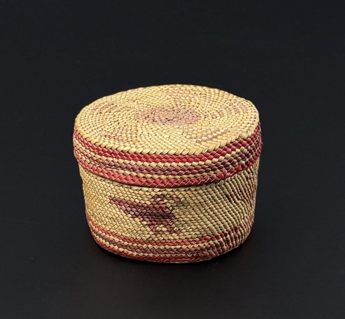 Makah Northwest Coast Native American Basket: 3" diameter, 2" tall.