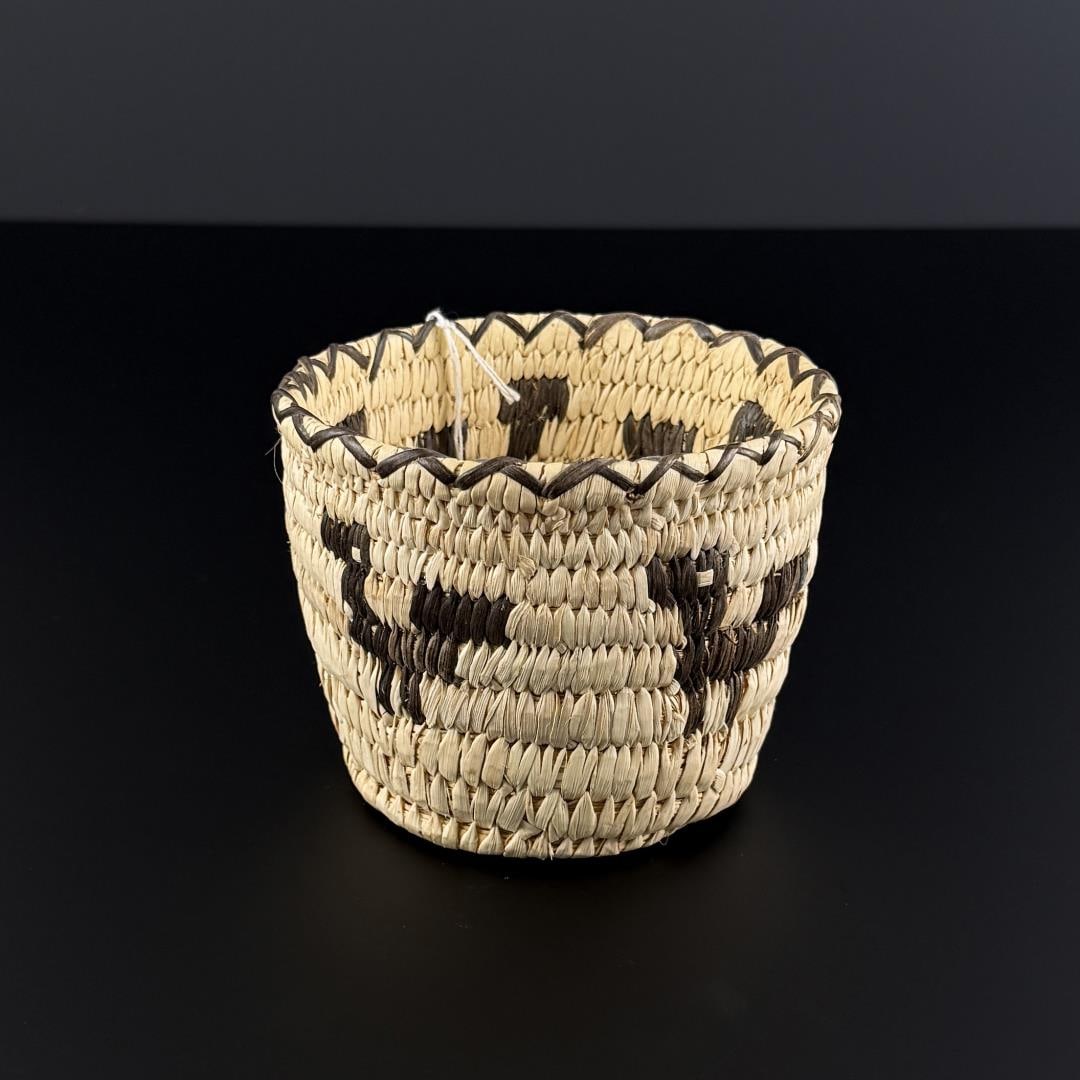 Papago Native American Indian Chicken Basket: 5" diameter, 4" tall.