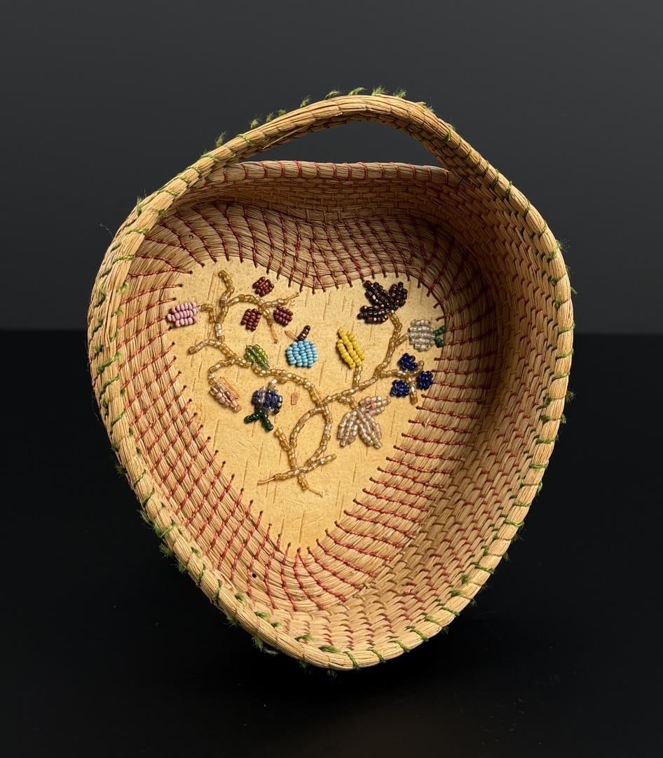 Algonquin Native American Indian Heart Basket (1 of 5)
