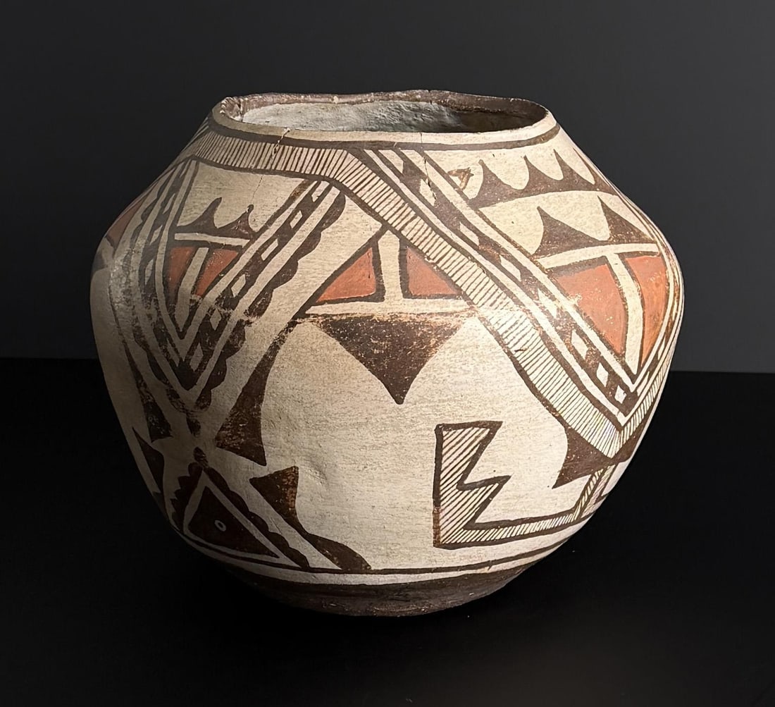 Historic Zuni Pueblo Pottery Olla Jar (1 of 9)