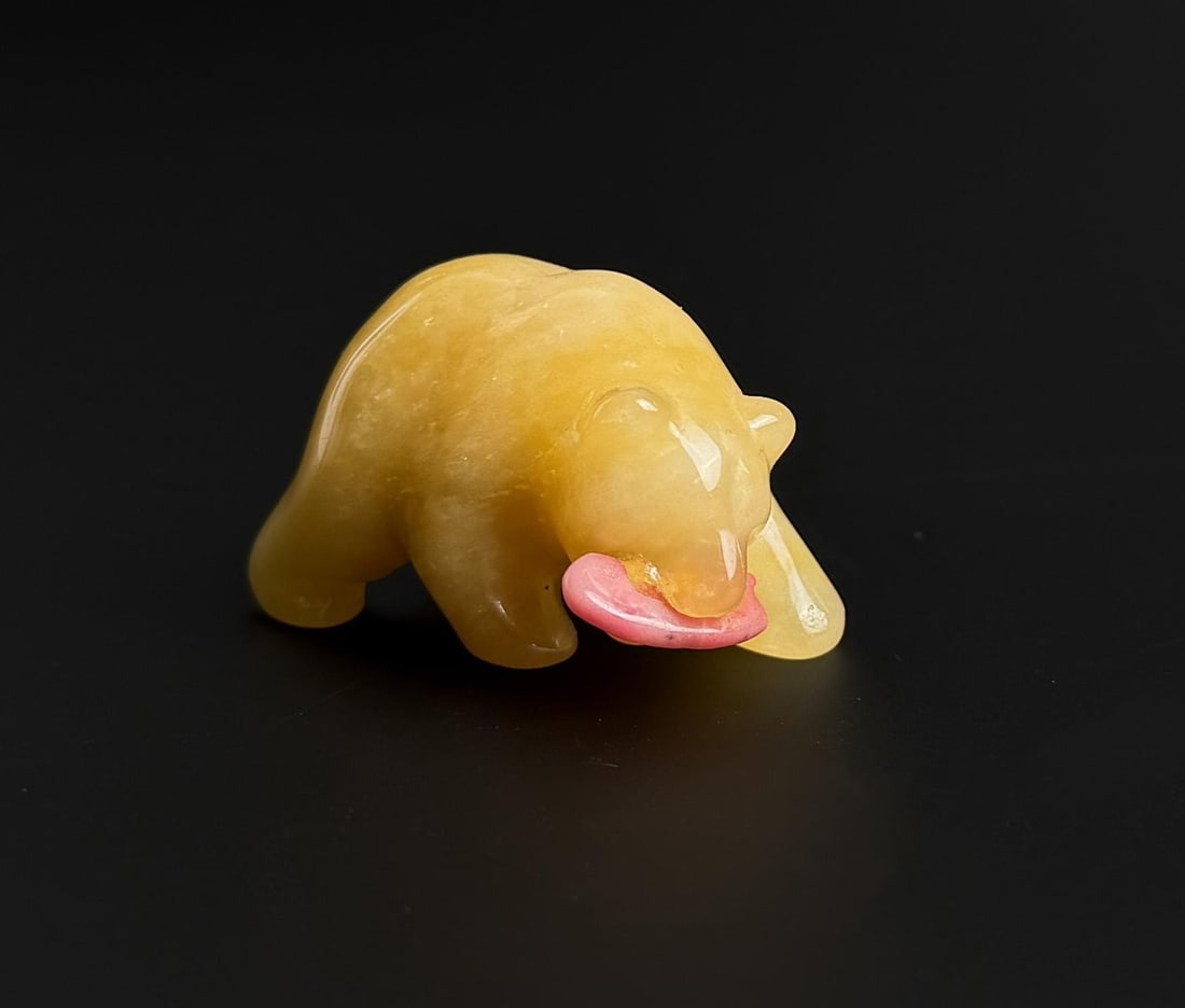 Alaskan Inuit Eskimo Klondike Marble Bear: 1 1/2" long, 3/4" tall.