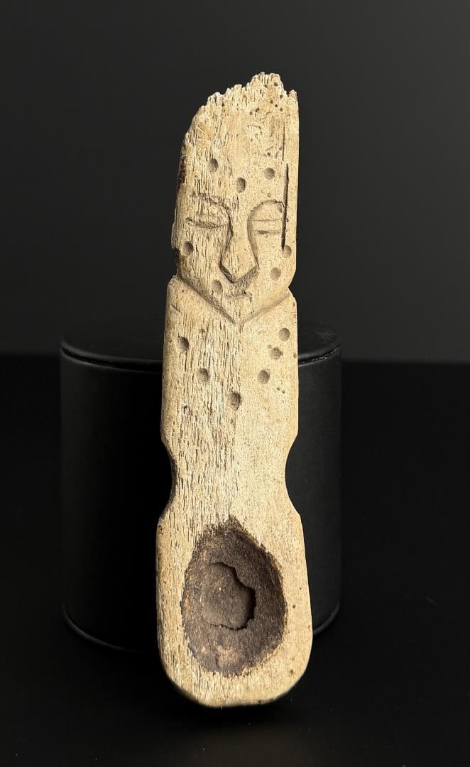 Ancient Thule Inuit Alaskan Eskimo Spoon: Wonderful early piece carved with a human effigy handle. 6 1/8" long. Appears to be made from a rib bone.