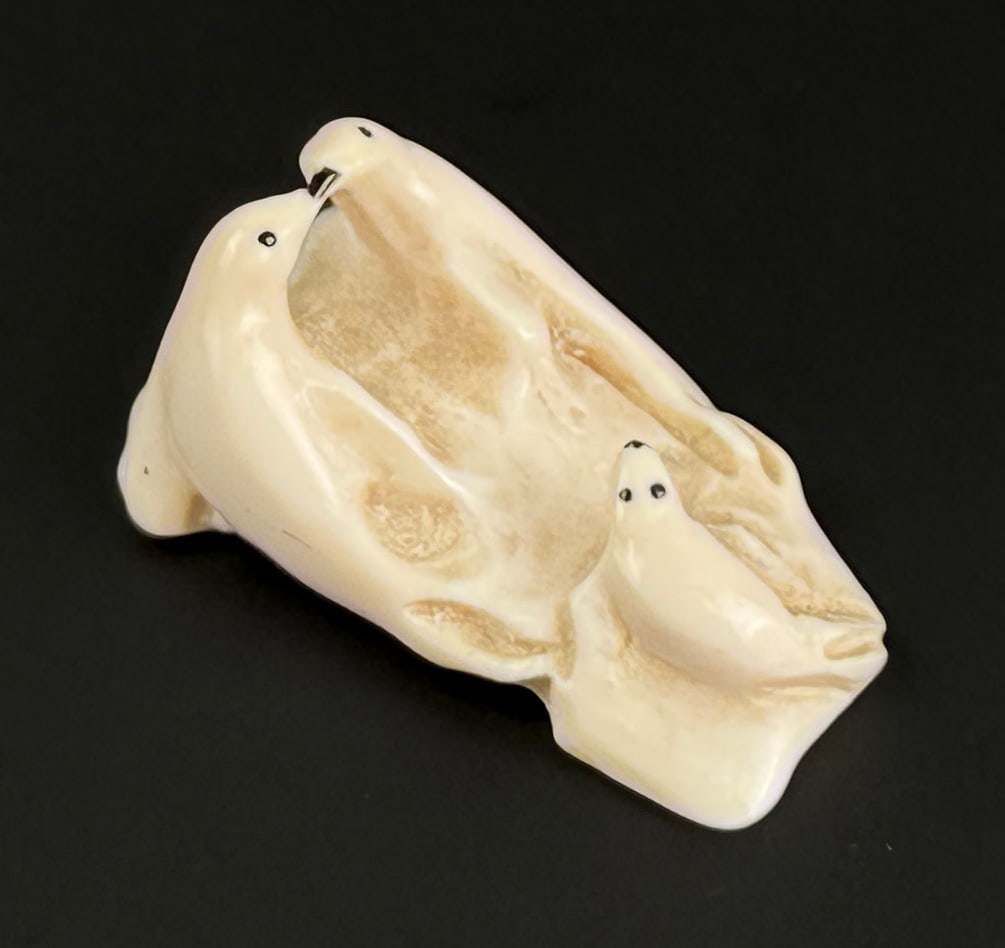 Jim Lee Alaskan Inuit Eskimo Carved Ivory Seals (1 of 5)