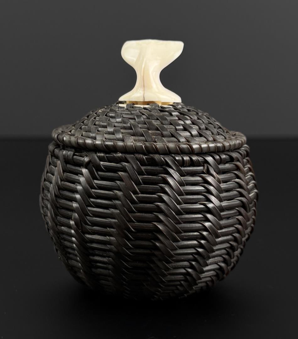 James Omnik Inuit Eskimo Baleen Basket (1 of 6)