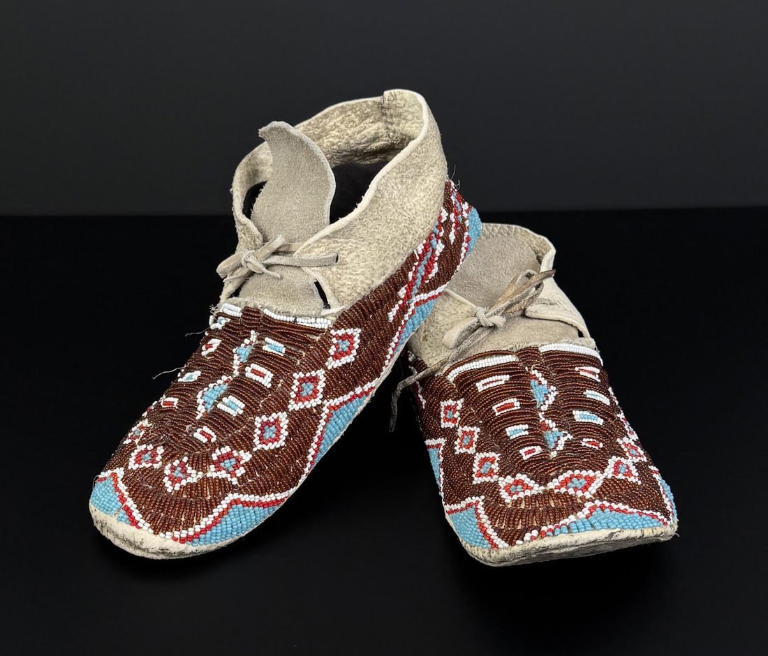 Montana Gros Ventre Indian Beaded Moccasins (1 of 10)