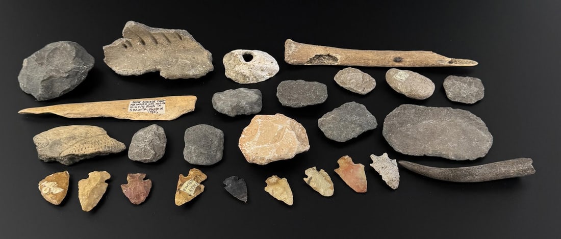 Ancient Native American Indian Artifacts: Nice grouping.