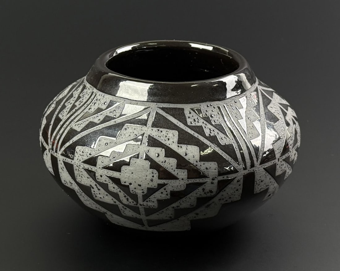 Suzy Martinez Mata Ortiz Pottery Vase Pot (1 of 7)