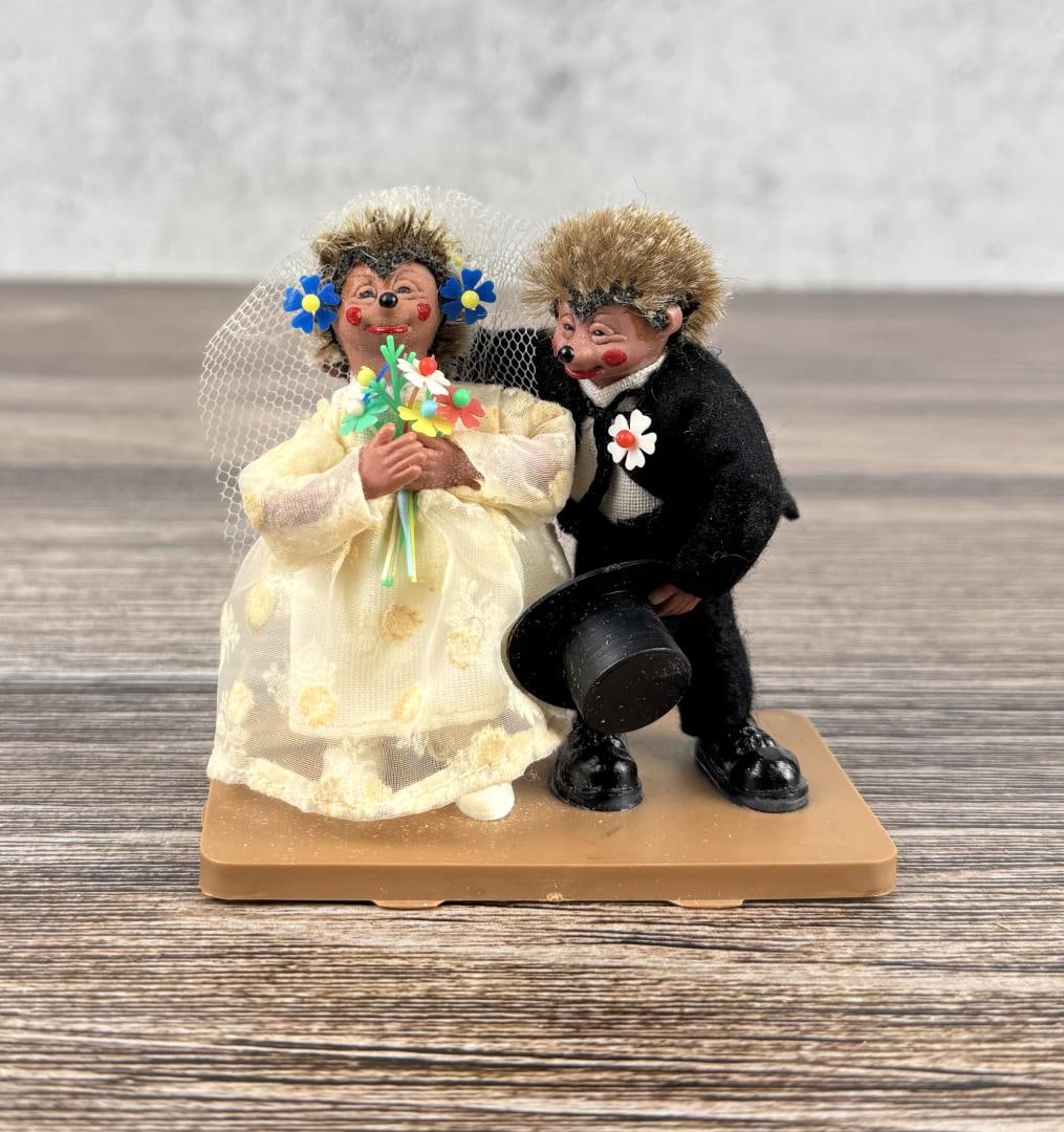 Peter Mecki and Macky Hedgehog Dolls (1 of 4)