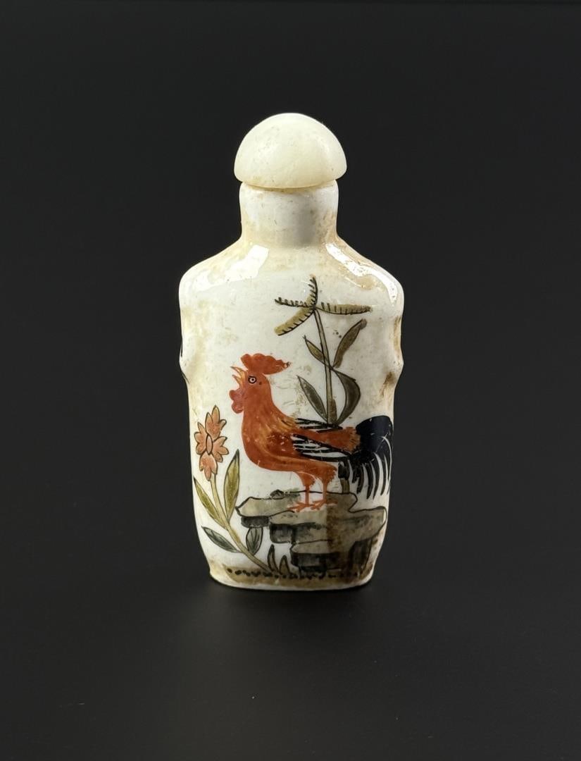 Chinese Porcelain Rooster Snuff Bottle (1 of 6)