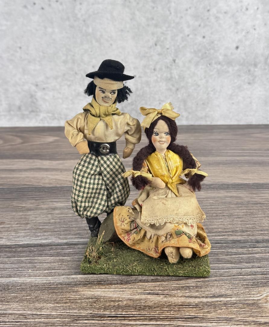 Antique Folk Art Dolls: 3 5/8" by 5 5/8" by 7 3/8".