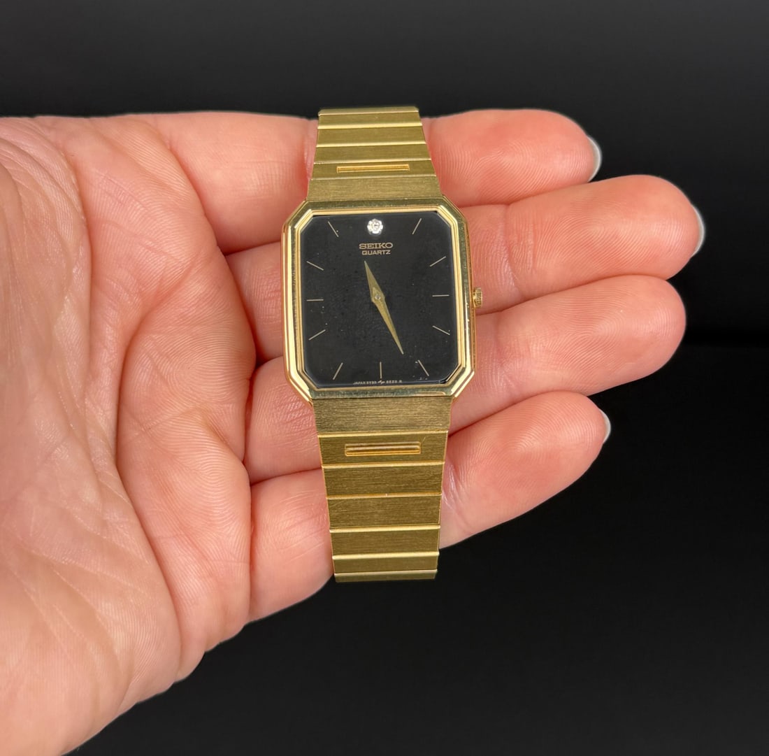 Seiko 5y30-5b89 Tank Watch: In working order, but needs a new battery. Comes with papers.