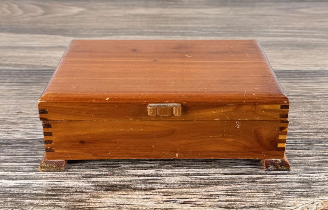 Footed Cedar Wood Trinket Jewelry Box: 2 5/8" by 6" by 8 5/8".