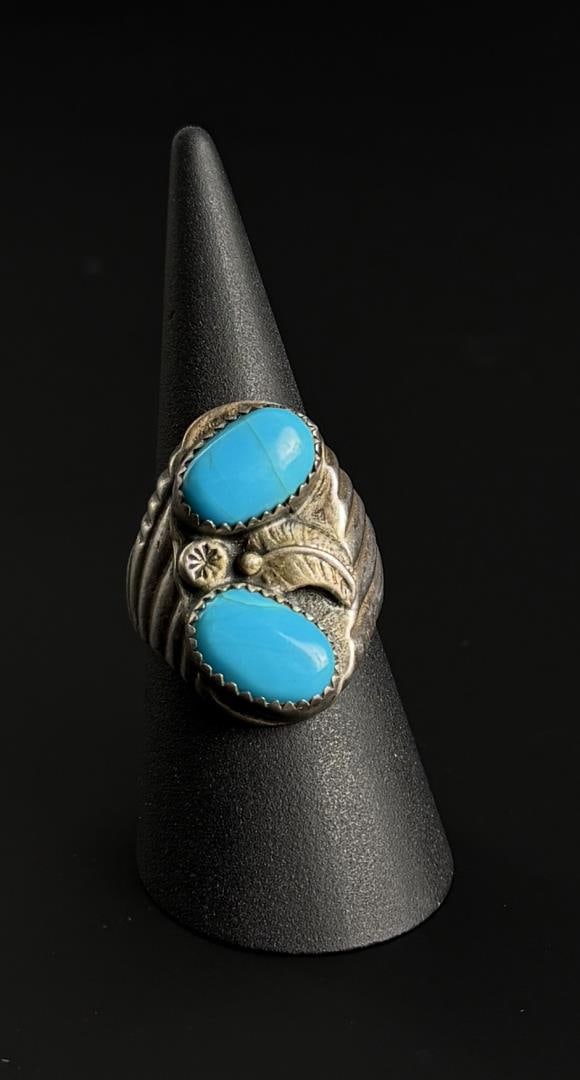 Navajo Sterling Silver Turquoise Ring: 13.21 grams, size 9 1/2.